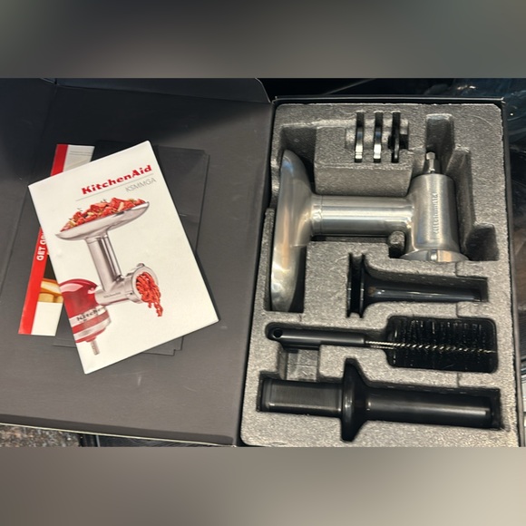 KitchenAid Metal Food Grinder Attachment - Picture 2 of 3